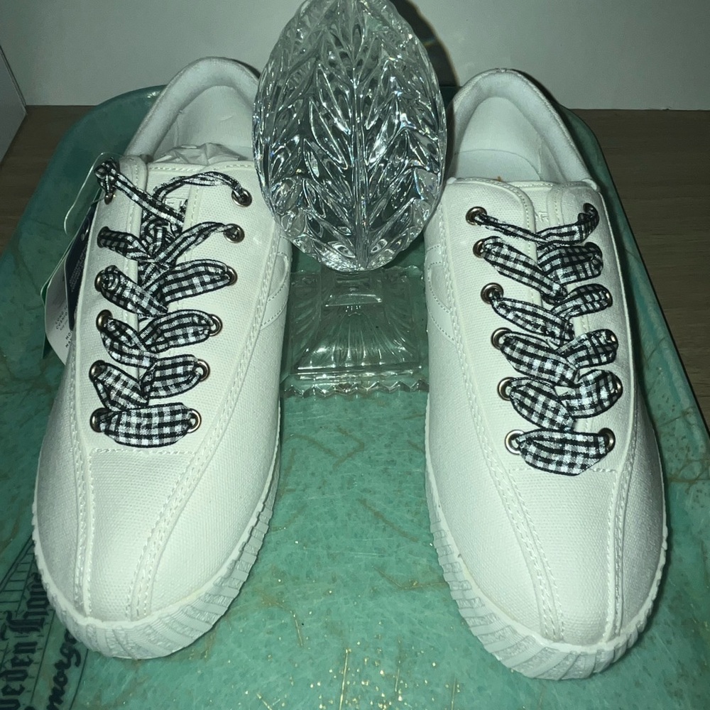 TRETORN ~ Modern White Semi~Platform Tennis Shoes